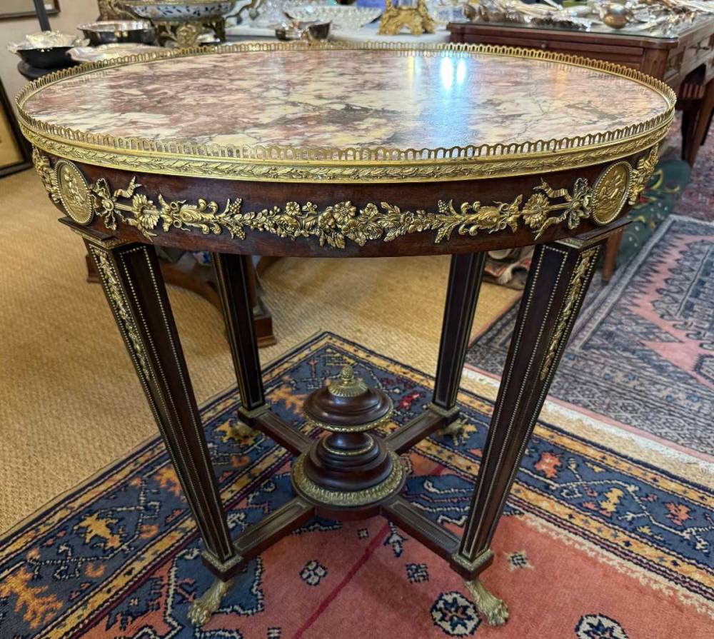 François Linke table de milieu acajou et bronze doré fin XIXème 82 cm