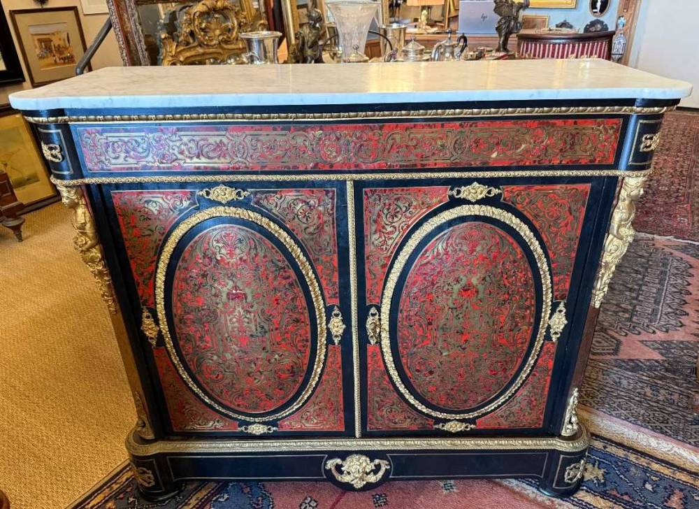 Meuble d'appui à deux portes  en marqueterie Boulle écaille rouge et laiton époque Napoléon III.
